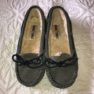 Boys S 5 Leather Moccasins Slippers Minnetonka